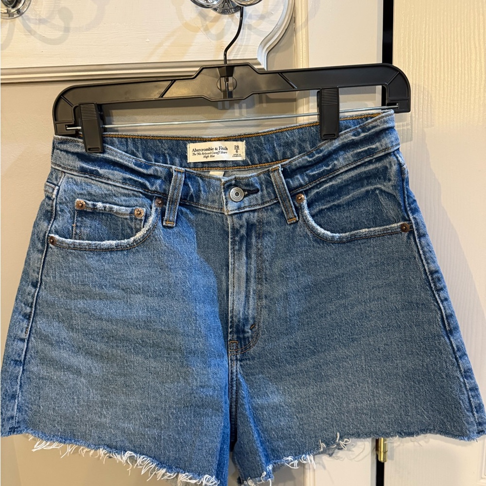 Abercrombie & Fitch Women's 90’s relaxed cutoff  high rise curve love Shorts